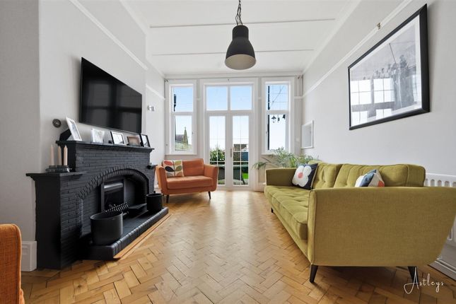 62, Eaton Crescent, Swansea photo 4
