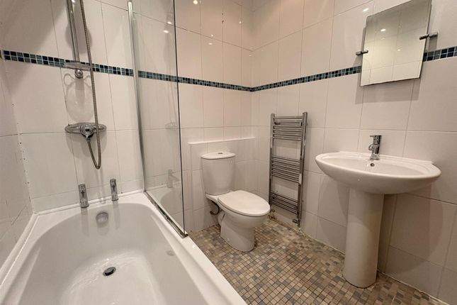 6, Thornfield Terrace, Ashton-Under-Lyne photo 4