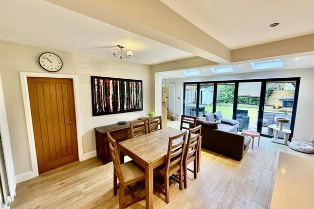 17 Swaylands Drive, Sale photo 3