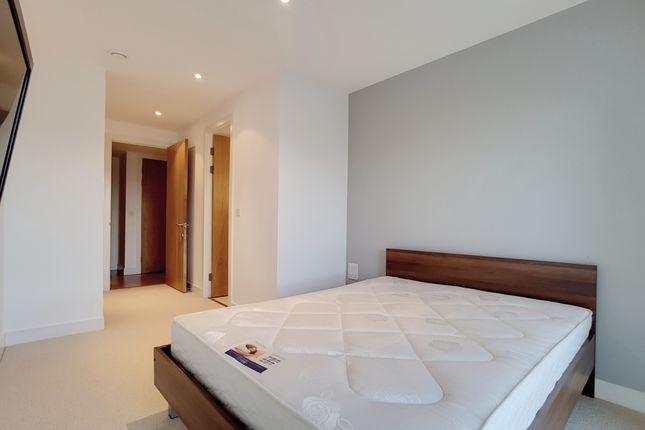 45, Spinnaker House, Battersea Reach, Wandsworth photo 4