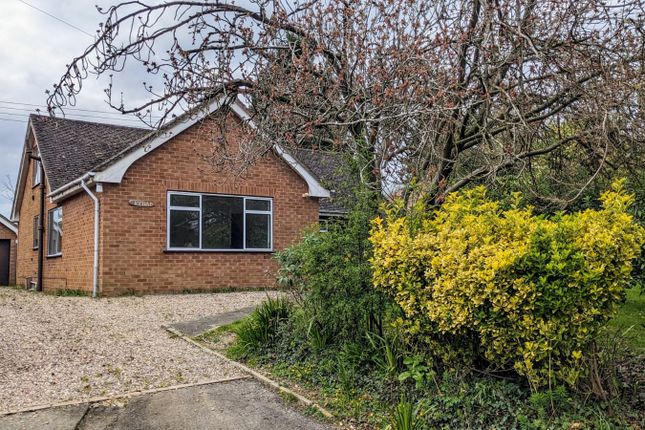 Thumbnail Bungalow for sale in Lenchwick, Evesham, Worcestershire