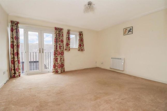 4, Farm Close, Horsham photo 2
