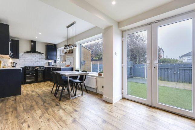 37, Layton Park Avenue, Leeds photo 4