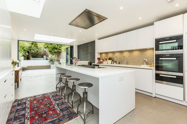 Thumbnail Terraced house to rent in Greenside Road, London