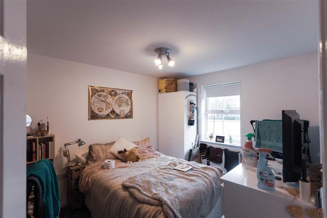 Room in 18, Wright Way, Bristol photo 5