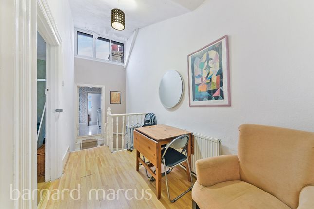 Flat for sale in Newlands Park, London