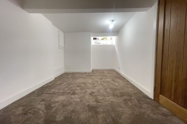 Flat D, 240, Leeds photo 4
