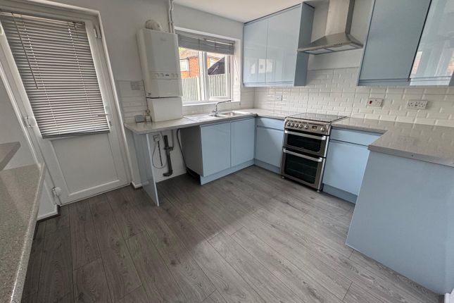 12, St Oswalds Close, KIDDERMINSTER photo 2
