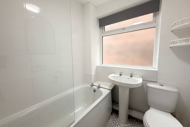 Flat A, St. Helens photo 5