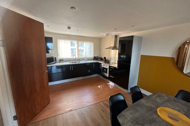 94 Meridian Bay, Maritime Quarter, Swansea photo 4