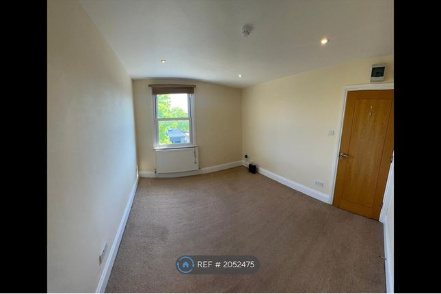 Room to rent in Stanley Road, Teddington