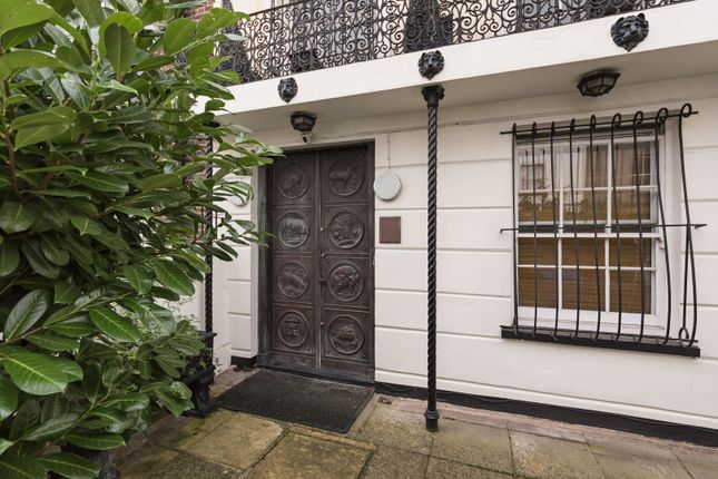 Terraced house to rent in Artesian Road, London
