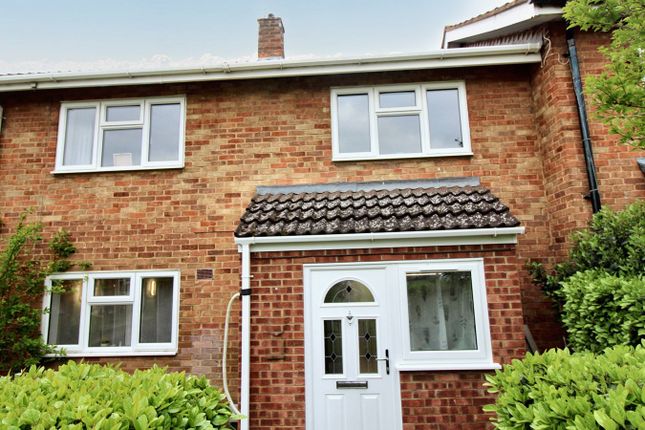 Terraced house to rent in Broadwater Crescent, Stevenage