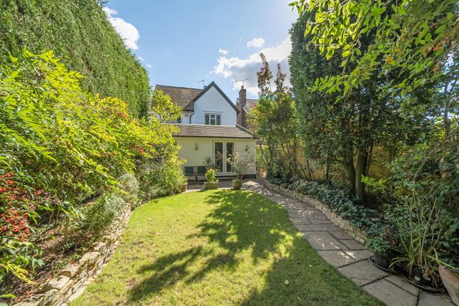 60, Woodham Lane, Addlestone photo 3
