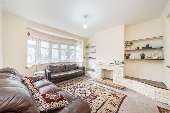 13, Alderwick Drive, Hounslow photo 2