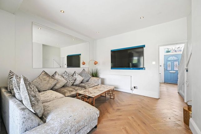 38, Station Grove, Wembley photo 3
