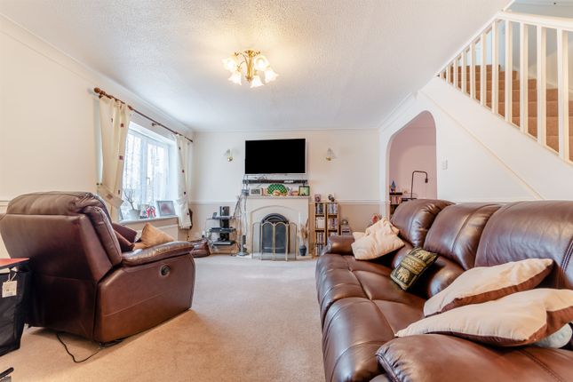 7, Coopers Way, Newent photo 3