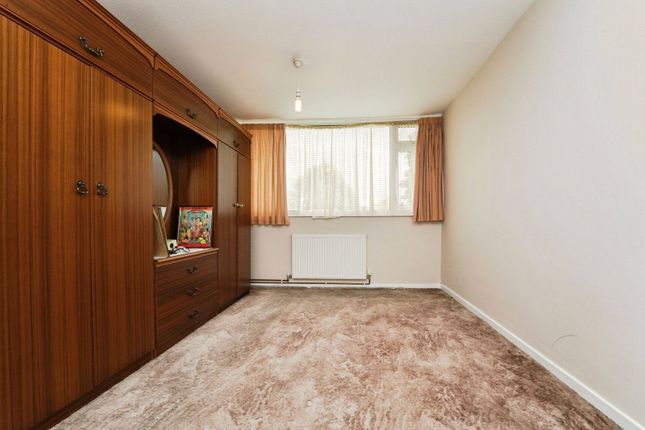 10, Golden Close, Gloucester photo 4