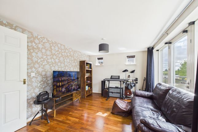 Apartment 15, Honey Court, Sotherby Drive, Cheltenham photo 4