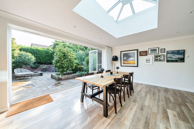9B, Chestnut Avenue, Farnham photo 3