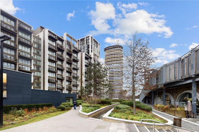 Flat for sale in Lincoln Apartments, Fountain Park Way, White City, London