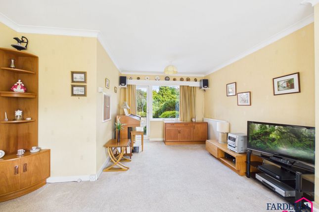 26 Minehead Avenue, Burnley photo 3