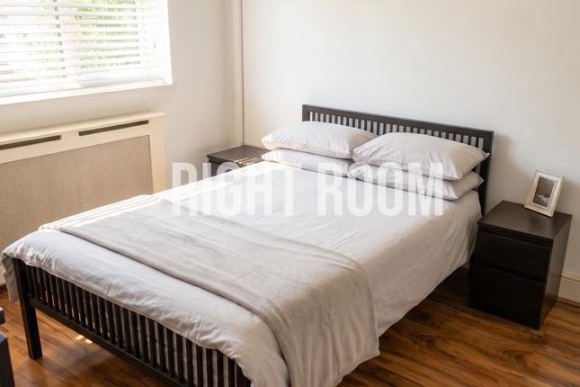 90 Nightingale Way, London photo 2