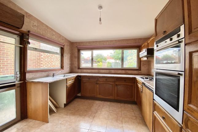 Property to rent in Waltham Avenue, Hayes