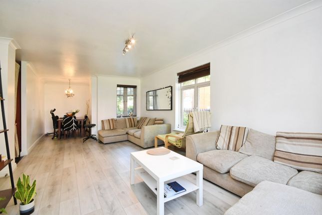 Flat 10, Masters Court, 3, Academy Fields Road, Romford photo 4