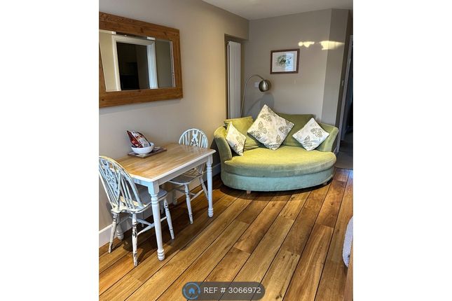 Studio flat on Old Manor Road, Rustington, Littlehampton, £1,350/mo