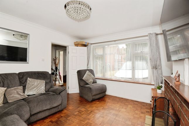 11, Uplands Close, High Wycombe photo 4