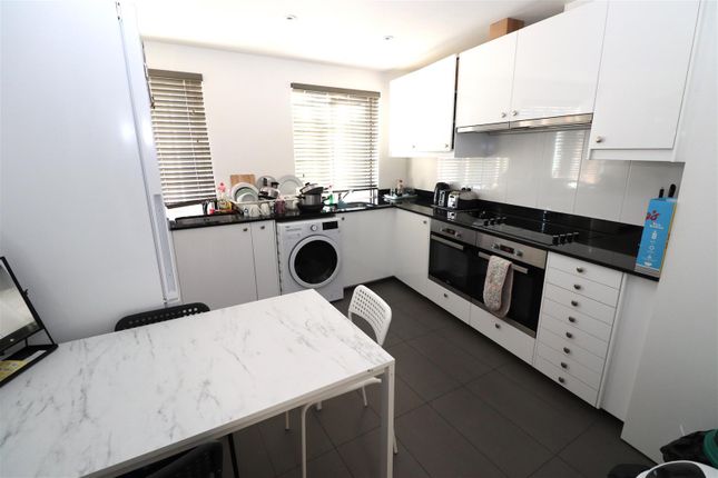 Room 4, 14a Park Parade, Gunnersbury Avenue, London photo 4