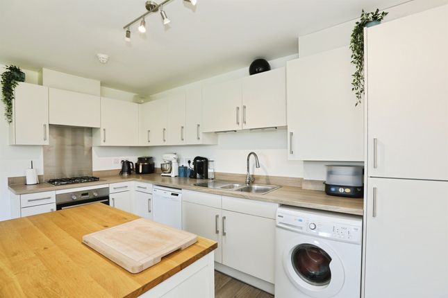 79, Icarus Avenue, Burgess Hill photo 5