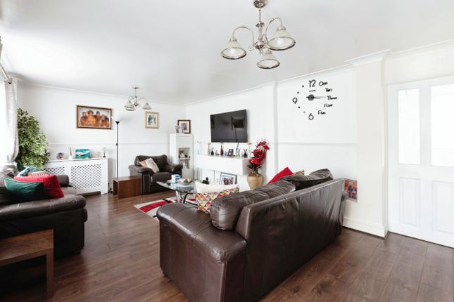 2, Doyle Way, Tilbury photo 3