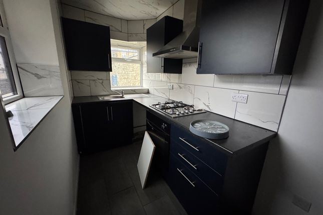 313, GIRLINGTON ROAD, BRADFORD photo 2