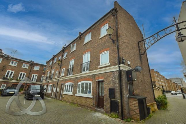 Thumbnail Flat to rent in Maple Mews, London