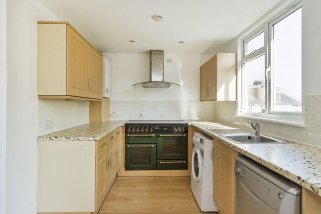 23, Ankerdine Crescent, London photo 3