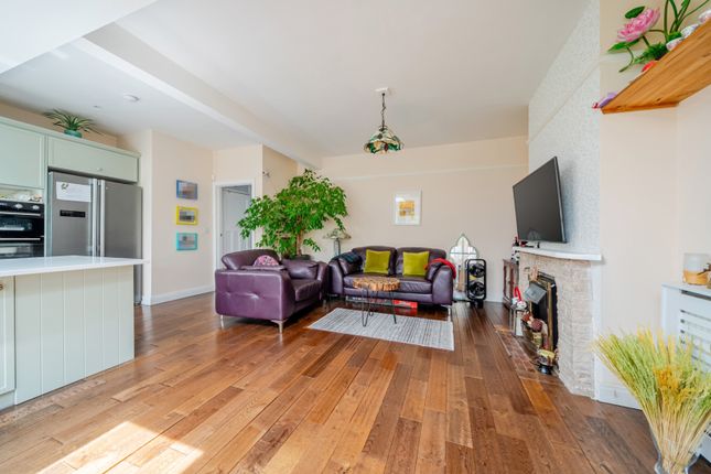 320, Baring Road, London photo 4