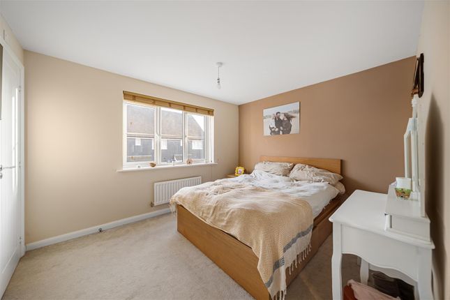 35, Worrall Drive, Rochester photo 4