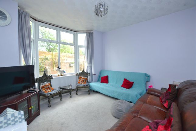53, Hounslow Avenue, Hounslow photo 4