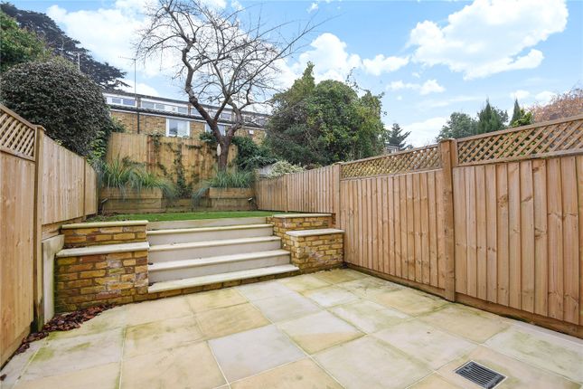 13, Winchelsea Close, London photo 2