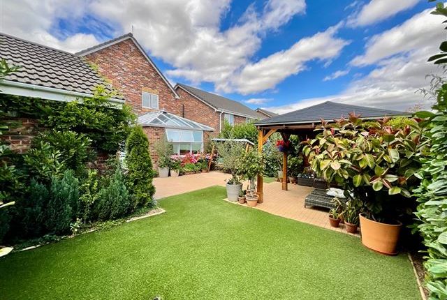 24, Fairfields Way Aston, Sheffield photo 2