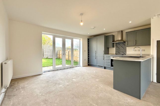 5 Swan Hill, Swindon photo 4