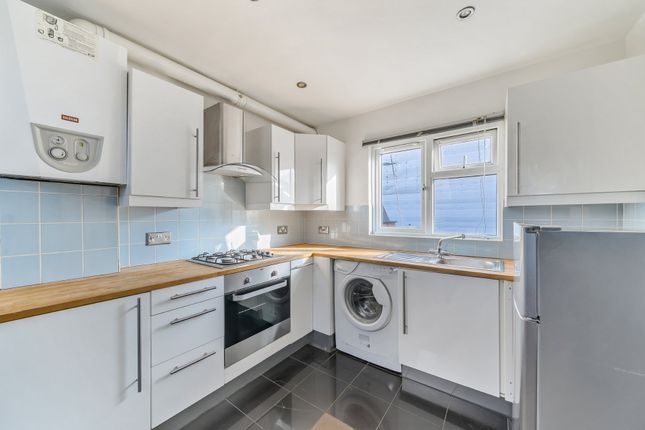 Flat 26A, 26, Station Approach, Surrey photo 3