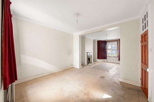 745, Uxbridge Road, Hayes photo 2