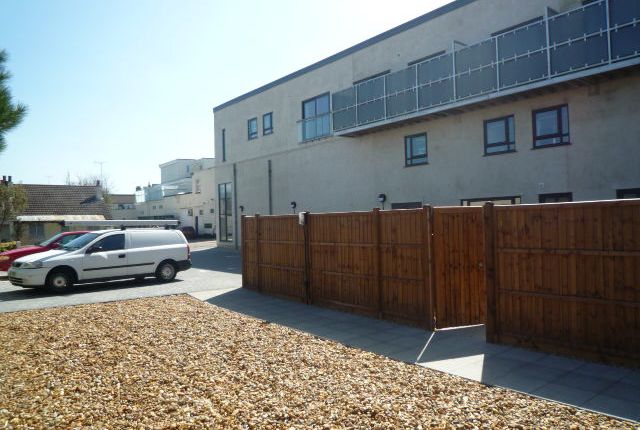 Flat 9 Metropolitan House, 1355 - 1369 London Road, Leigh on Sea photo 3