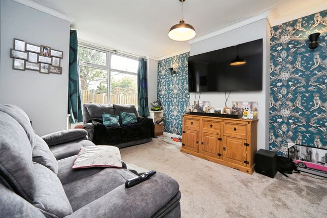 4, Westburn Avenue, Keighley photo 3