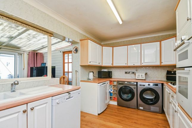 20, Millers Barn Road, Clacton-on-Sea photo 4
