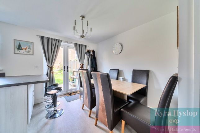56 Viking Grove, Exeter photo 4
