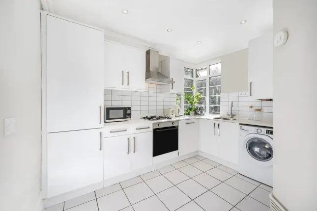12, Cochrane Close, London photo 4